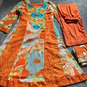 Orange suit with front embroidery